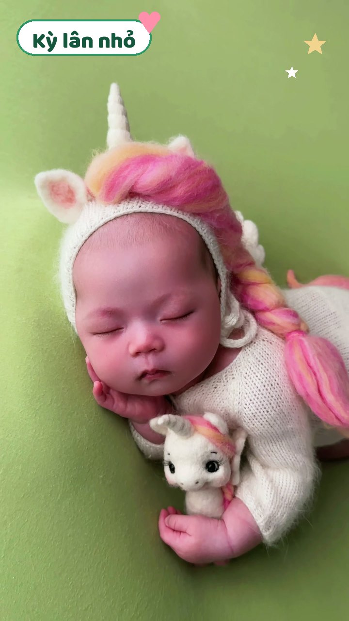 Kỳ Lân Nhỏ Bờm Hồng Ngủ Say - Em Bé Hạnh Phúc Nhất Trên Đời Là Đây