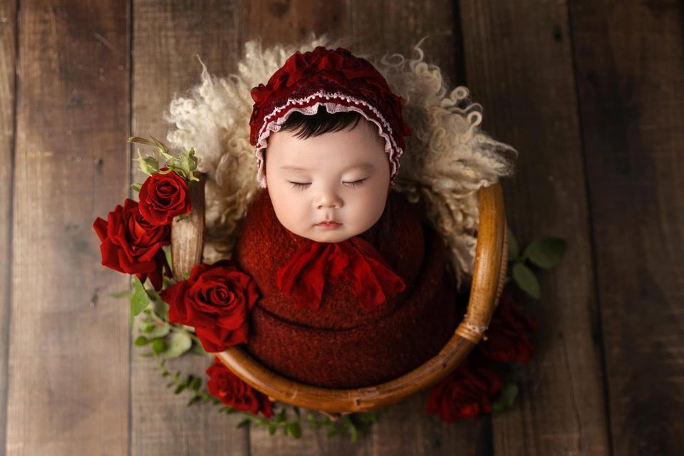 Ảnh sơ sinh concept Nàng Thơ Hoa Hồng Đỏ — Thúy Tô Studio