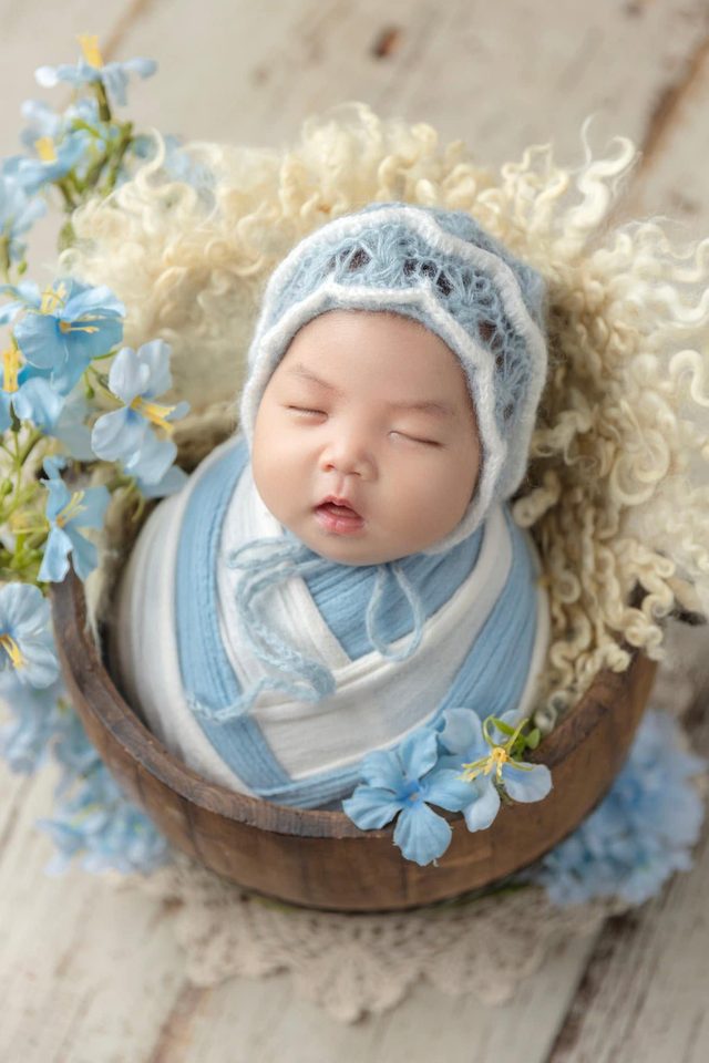 Ảnh sơ sinh concept Giỏ Hoa Lưu Ly Xanh — Thúy Tô Studio