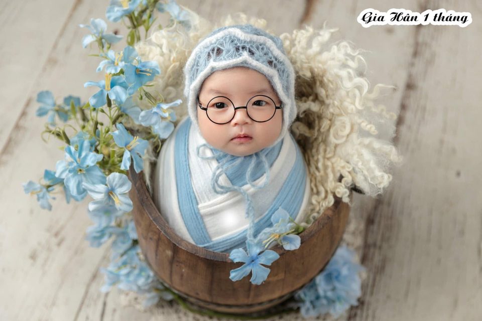 Giỏ Hoa Lưu Ly Xanh — ảnh sơ sinh tại Thúy Tô Studio, Vinhomes Ocean Park 2