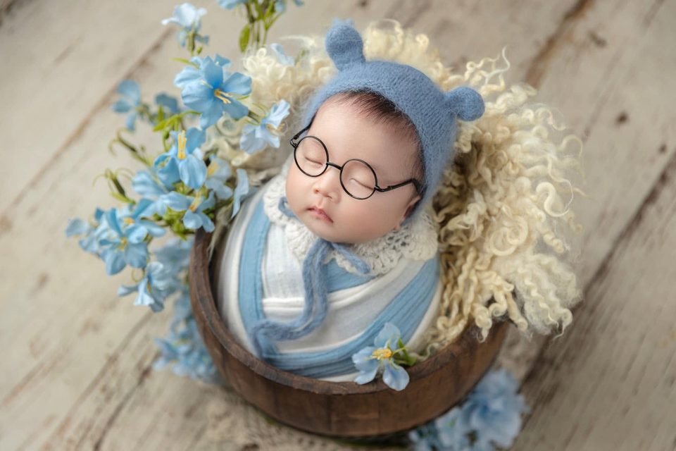 Giỏ Hoa Lưu Ly Xanh — ảnh sơ sinh tại Thúy Tô Studio, Vinhomes Ocean Park 2